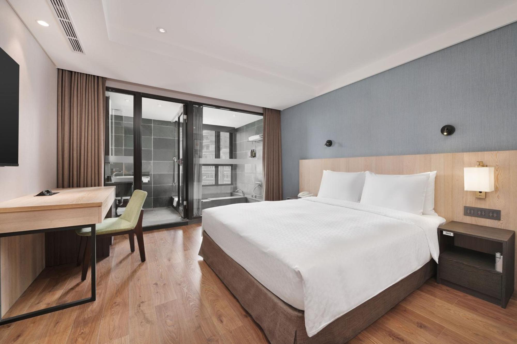 Four Points By Sheraton Yilan Джиаоси Екстериор снимка