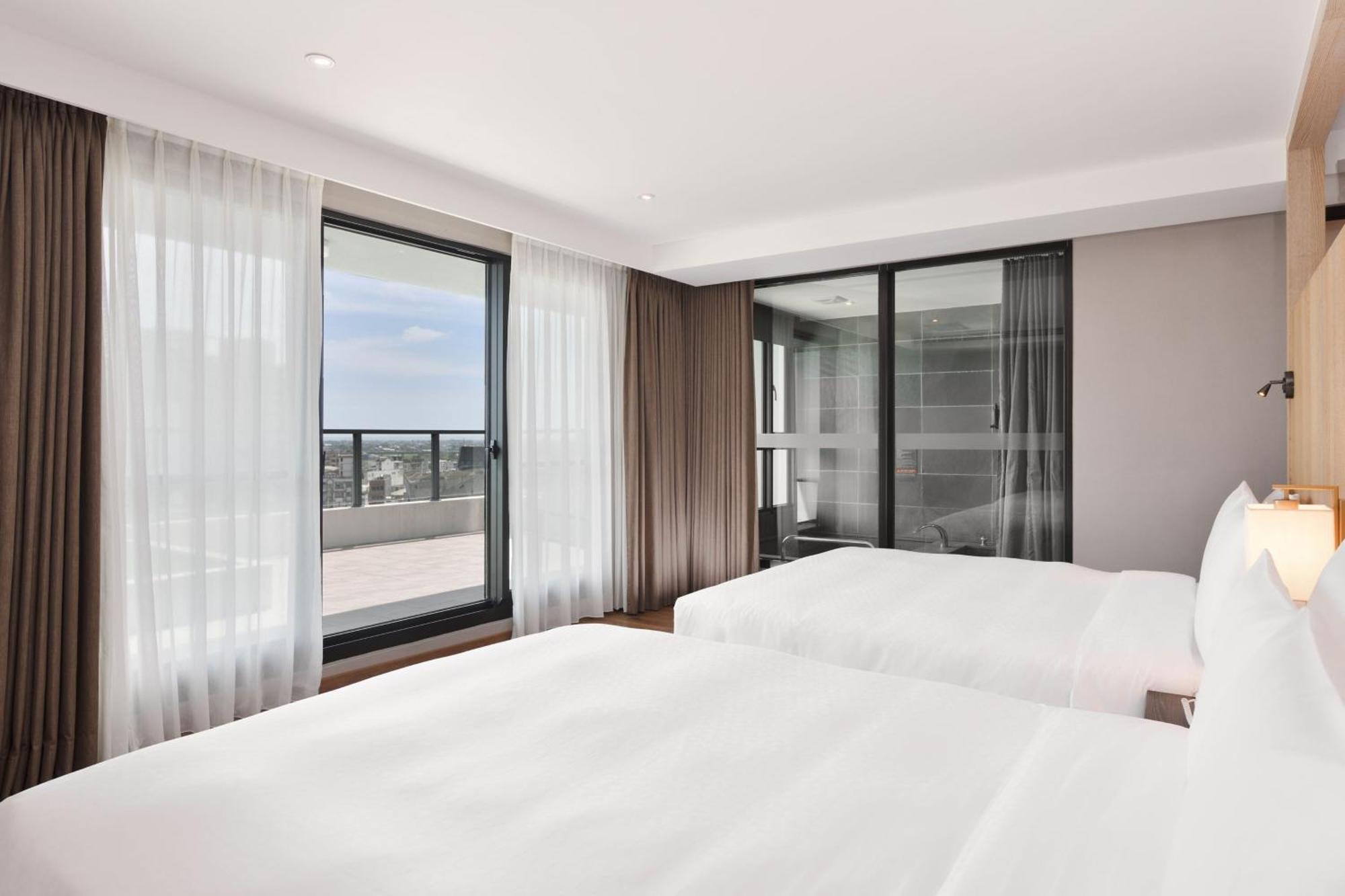 Four Points By Sheraton Yilan Джиаоси Екстериор снимка