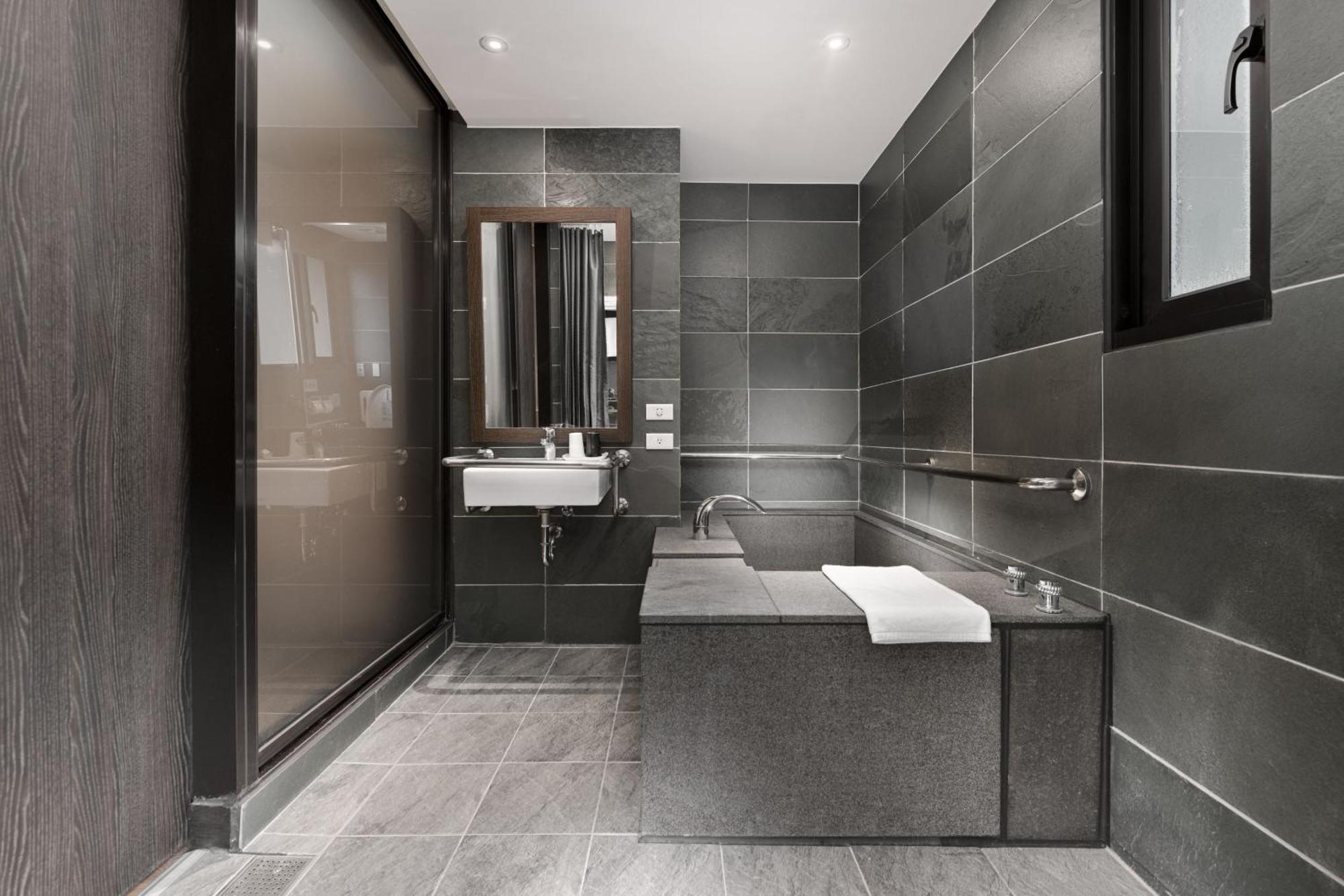 Four Points By Sheraton Yilan Джиаоси Екстериор снимка