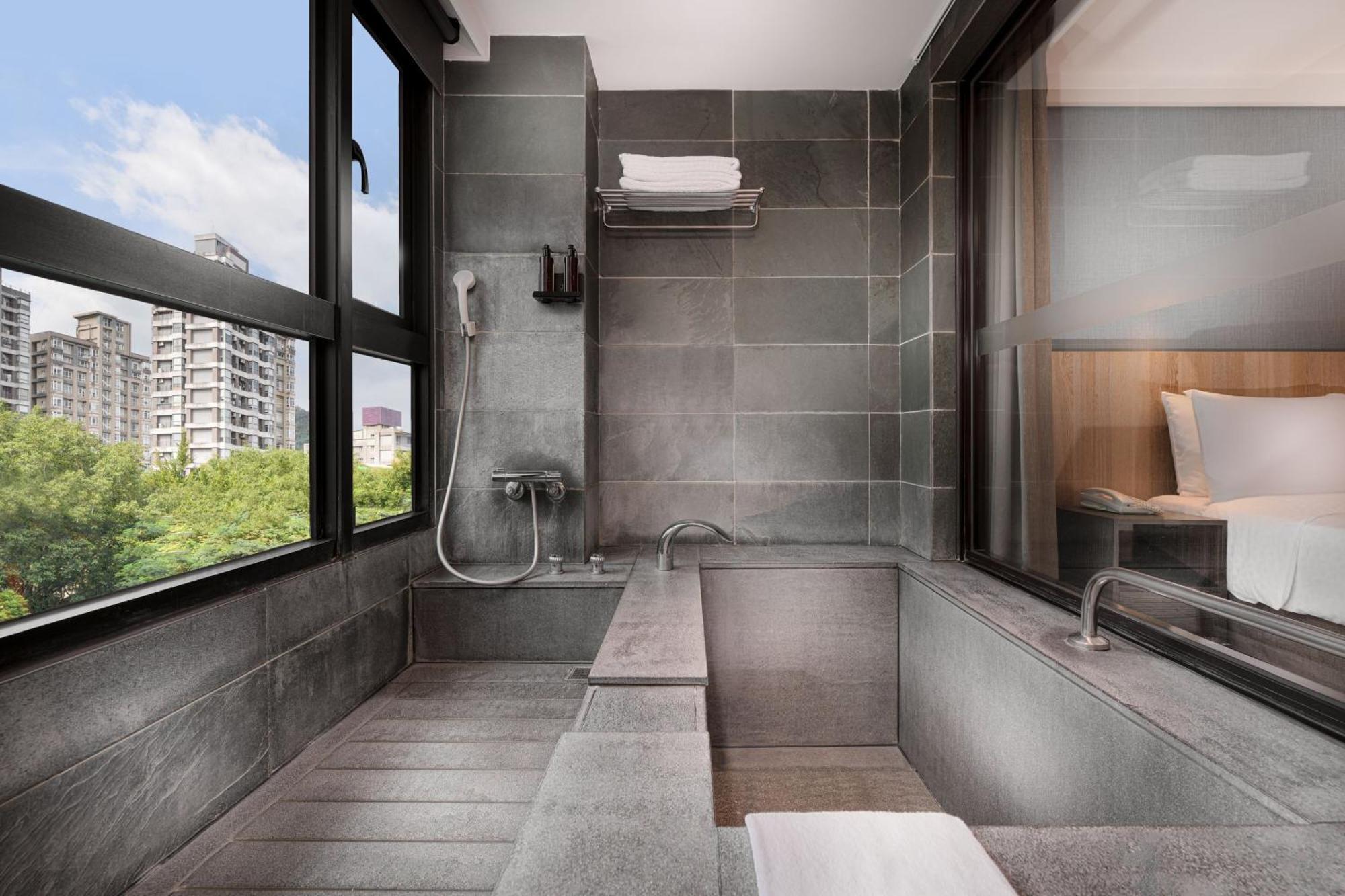 Four Points By Sheraton Yilan Джиаоси Екстериор снимка