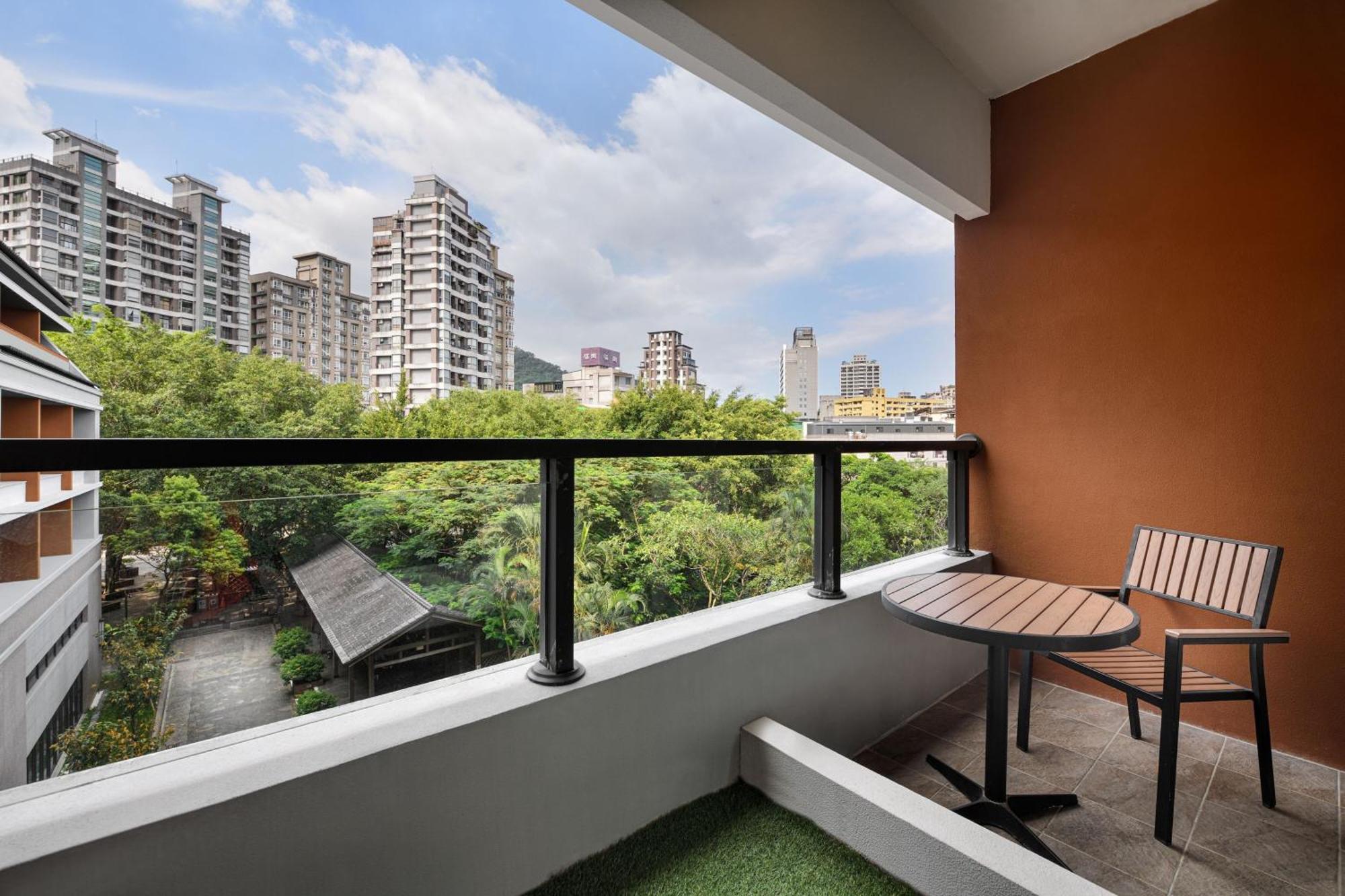 Four Points By Sheraton Yilan Джиаоси Екстериор снимка
