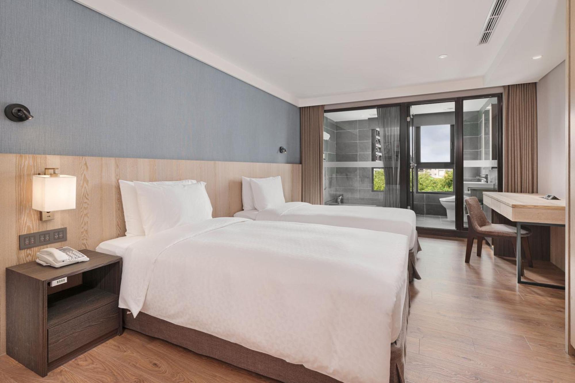 Four Points By Sheraton Yilan Джиаоси Екстериор снимка