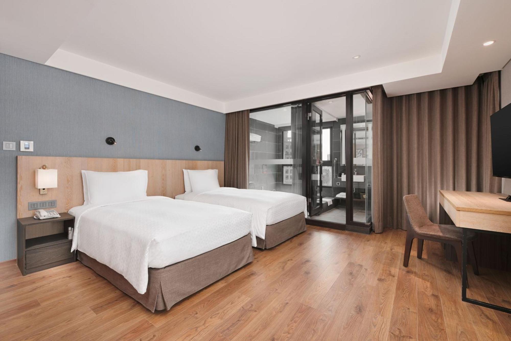 Four Points By Sheraton Yilan Джиаоси Екстериор снимка
