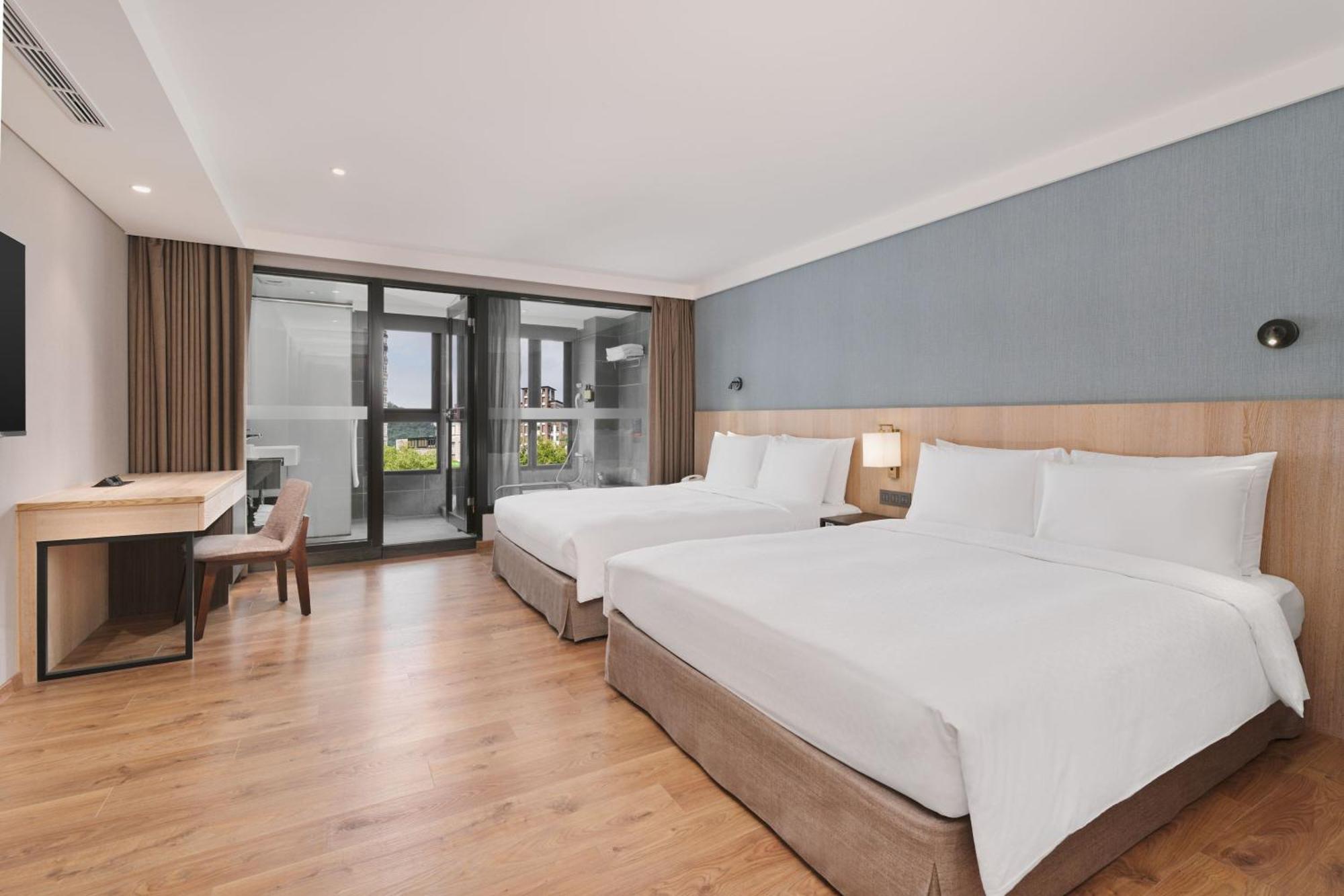 Four Points By Sheraton Yilan Джиаоси Екстериор снимка