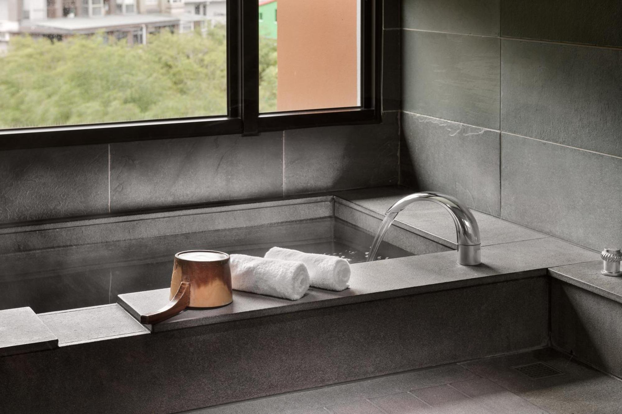 Four Points By Sheraton Yilan Джиаоси Екстериор снимка